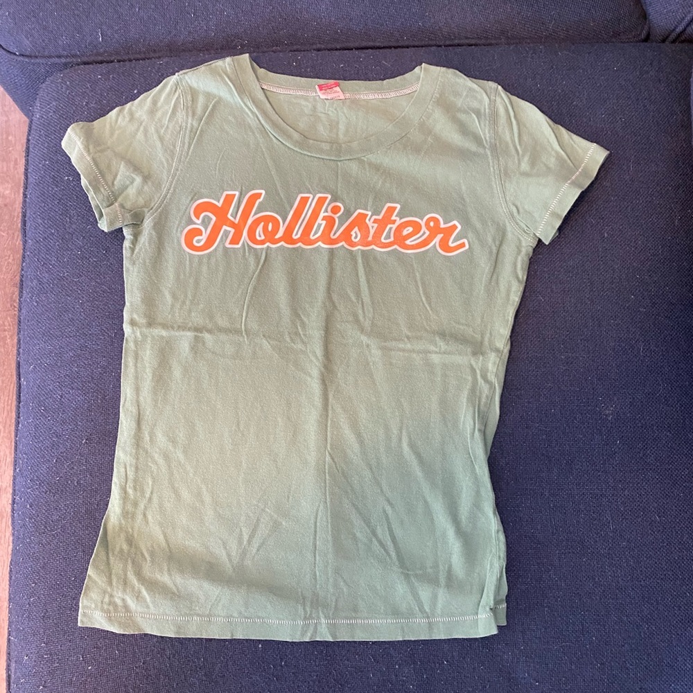 Vintage Hollister Short sleeve t-shirt. Medium. Soft green color. EUC